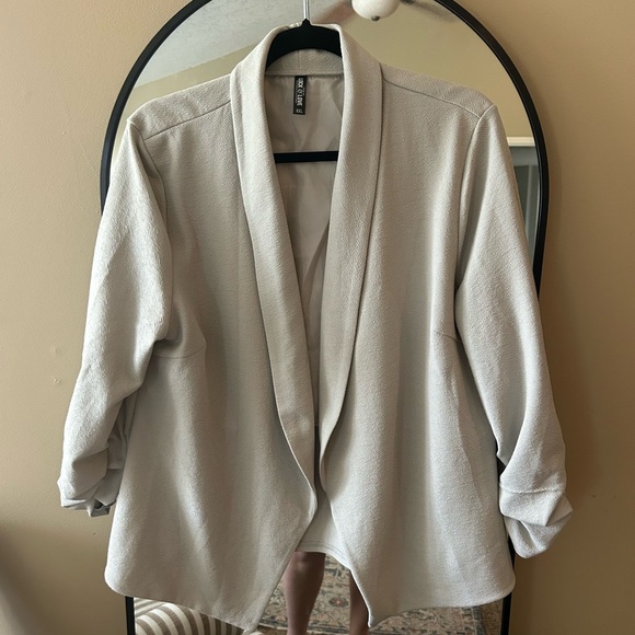 Lock & Love Jackets & Blazers - Chic Light Gray Open Blazer